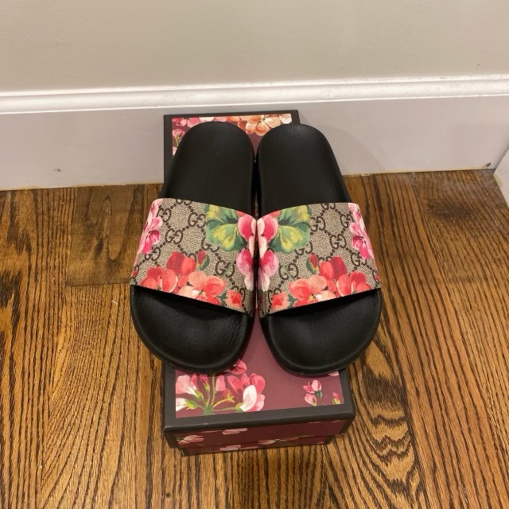 AUTHENTIC Gucci GG Bloom Slides size 37 or 6W